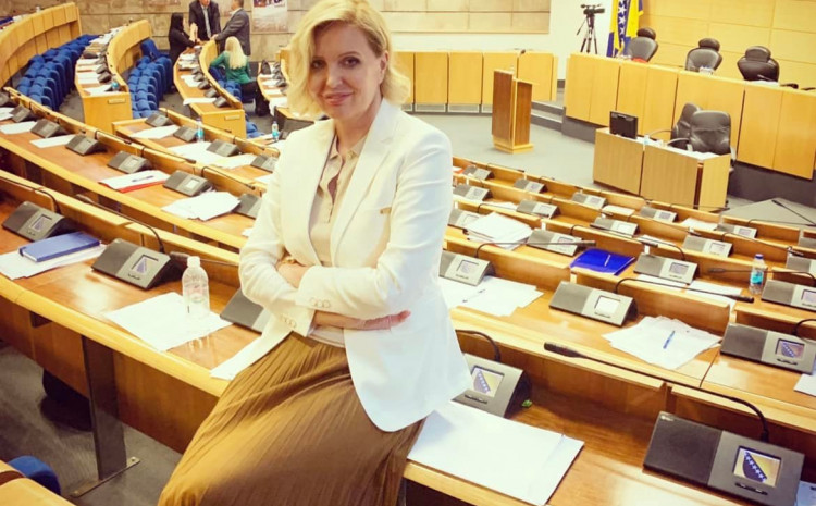 Prašović-Gadžo: Fadilovih 814.905 KM za PR! Ili, Vlada FBiH želi da se “sredi i uljepša u javnosti, pa neka košta koliko košta”
